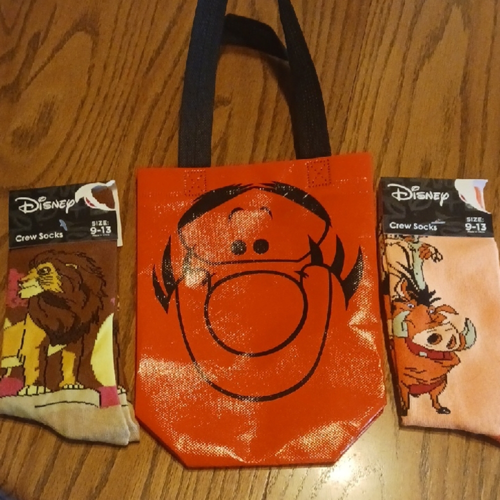 Disney Tigger Tote with Lion King Socks Set